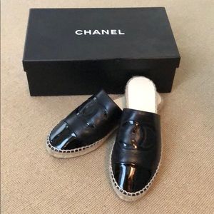 Chanel Espadrilles Mule Black leather + patent toe